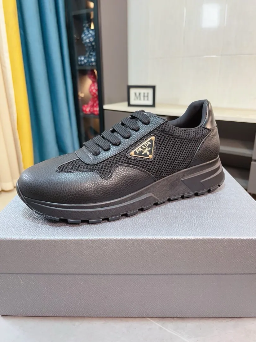 Men's shoes 💰580🌹🌹High-quality new Prada counters are launched simultaneously. The new men's shoes and 😘fabrics are selected from imported mesh and glue-spraying technology. Imported cowhide lining. 👍🏿High-end☄️Open-molded non-slip rubber outsole, exquisite lines, simple and elegant, comfortable and high-end for leisure travel. Code number: 38 to 44